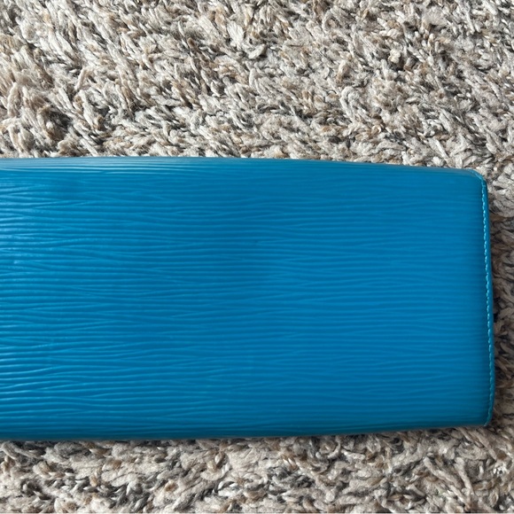 Louis Vuitton Blue Textured Wallet - Picture 3 of 3